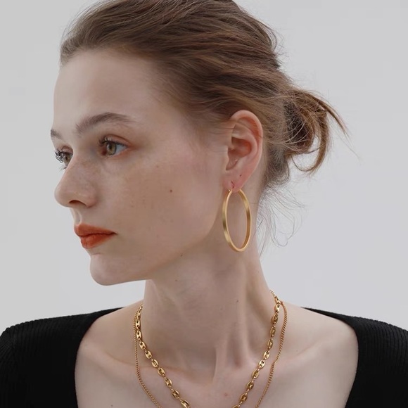 18k gold Hoop Earrings, thick gold hoop, big hoop earrings, medium gold hoops - Picture 3 of 13